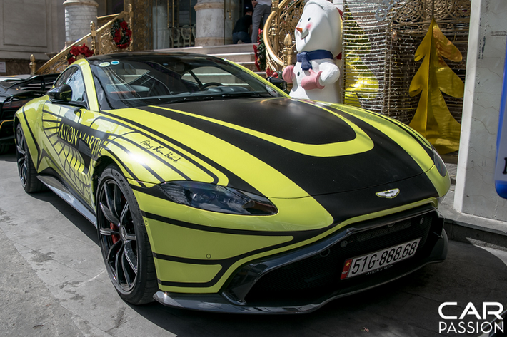 Ngoài siêu xe Aston Martin Vantage mới này, anh còn nổi tiếng trong giới chơi siêu xe với bộ sưu tập gồm những mẫu xe đình đám như Lamborghini Aventador S, Bentley Mulsanne EWB, Bentley Bentayga V8 phiên bản đặc biệt được sản xuất trong dịp kỷ niệm 100 năm thành lập hãng xe sang Bentley.