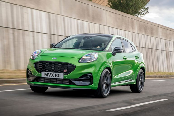 Được phát triển dành riêng cho thị trường “lục địa già”, Ford Puma ST 2021 mới của bộ phận Ford Performance sở hữu cho mình khối động cơ EcoBoost được làm bằng nhôm với ba xy-lanh, dung tích 1.5 lít tăng áp. Động cơ này không chỉ nhẹ hơn mà còn mạnh hơn với 197 mã lực có được tại tua máy 6.000 vòng/phút và mô-men xoắn cực đại là 320 Nm, có được ở dải tua máy 2.500 vòng/phút đến 3.500 vòng/phút.