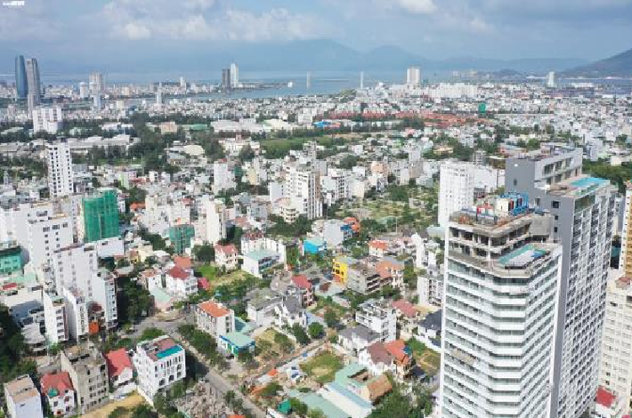 Dự án Khu dân cư An Cư 2 mở rộng, An Cư 3 mở rộng thuộc phường Phước Mỹ, quận Sơn Trà có tổng diện tích hơn 13.000m2. Các bị can có sai phạm khi giao quyền sử dụng đất không qua đấu giá, gây thiệt hại ngân sách Nhà nước hơn 2.800 tỷ đồng.