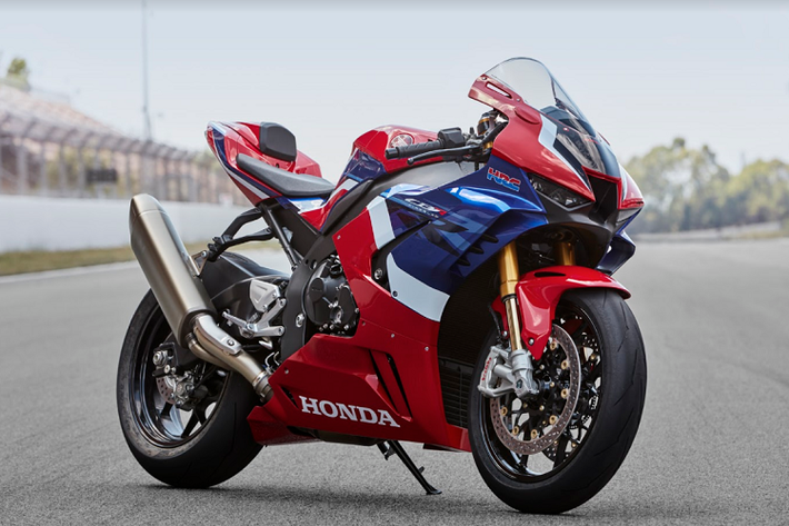 Với các biker quan tâm đến tình hình xe môtô thế giới thì cái tên siêu môtô Honda CBR1000RR-R này đã không còn quá xa lạ với thiết kế tuyệt vời, trang bị thượng thừa cùng khối động cơ mạnh mẽ đã được giới thiệu cách đây ít lâu.