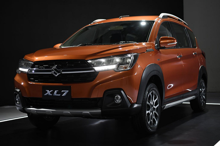 Ngoài ra, Suzuki còn hứa hẹn XL7 mới sẽ giảm tiếng ồn, độ rung và độ xóc nhờ vào việc tối ưu hóa các vật liệu cách âm và hấp thụ tiếng ồn. Suzuki gọi công nghệ này là Heartech. Suzuki XL7 tại Thái Lan lẫn Việt Nam đều sử dụng hộp số tự động 4 cấp (4AT) và động cơ 1.5L AT cho công suất tối đa 103 mã lực và mô-men xoắn cực đại 138 Nm. Suzuki XL7 sẽ là đối thủ của Mitsubishi Xpander Cross, cũng như thu hút khách hàng của cả Suzuki Ertiga lẫn Mitsubishi Xpander.