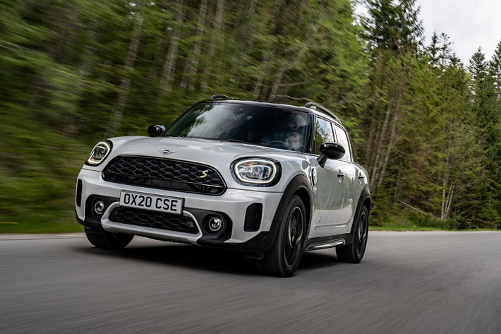Các tùy chọn hộp số trước đây vẫn được giữ nguyên, riêng phần Cooper Countryman ALL4 giờ đây sẽ đi kèm hộp số Steptronic tám tốc độ. Dự kiến, giá xe Mini Countryman 2021 sẽ được công bố tại Mỹ vào mùa hè này và sẽ tiếp tục hé lộ thêm các thông tin, kế hoạch khi gần ngày vén màn.