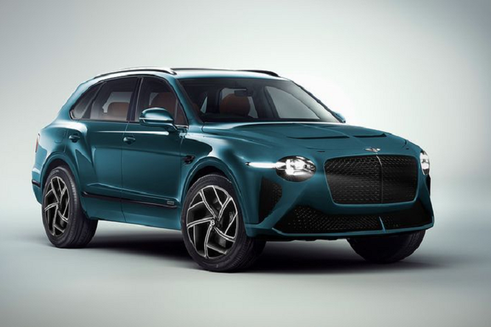 Các bức ảnh gián điệp cho thấy chiếc Bentayga vẫn sở hữu bốn đèn pha tròn quen thuộc. Nhiều người mong muốn rằng Bentley sẽ có thay đổi lớn hơn ở Bentayga mới, ví dụ, hãng có thể mượn thiết kế đèn pha của Mulliner Bacalar (vốn được giới thiệu lần đầu bởi EXP 100 GT concept) cho Bentayga, giống như bản dựng kỹ thuật số mà Kleber Silva mới hoàn thiện.