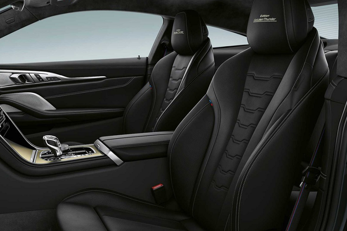 Phiên bản đặc biệt mới của BMW 8-Series có nhiều cơ cấu điều khiển làm từ pha lê CraftedClarity, đi cùng hệ thống âm thanh vòm cao cấp Bowers & Wilkins Diamond.