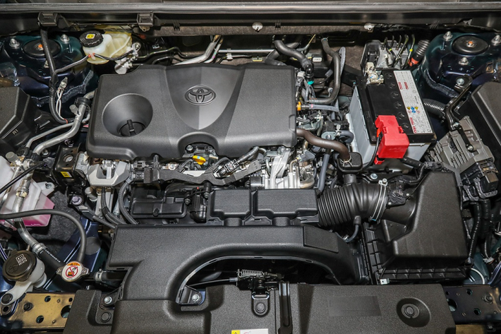 Tại thị trường Malaysia, Toyota mang đến 2 tùy chọn động cơ cho RAV4 2020 là 2.0L hoặc 2.5L. Phiên bản 2.0L sản sinh công suất 170 mã lực và mô-men xoắn cực đại 207 Nm, phiên bản 2.5L cho công suất 204 mã lực và mô-men xoắn cực đại 243 Nm. Phiên bản 2.0L dùng hộp số tự động vô cấp CVT, trong khi đó phiên bản 2.5L trang bị hộp số tự động 8 cấp.