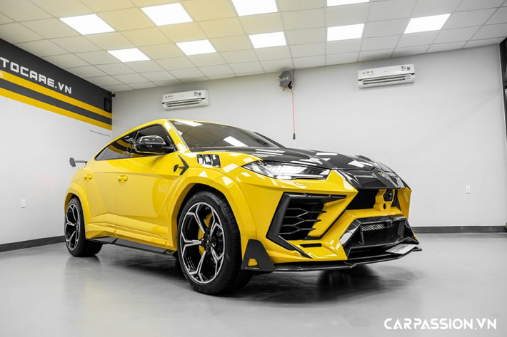 “Trái tim” mà Urus sử dụng là khối động cơ V8 tăng áp kép có dung tích 4.0 lít, sản sinh công suất tối đa 650 mã lực và mô men xoắn cực đại đạt 850 Nm. Nhờ hộp số tự động ZF 8 cấp, xe chỉ mất 3,6 giây để tăng tốc từ 0-100 km/h trước khi đạt tốc độ tối đa 305 km/h, giúp cho Urus trở thành một trong những mẫu xe SUV nhanh nhất thế giới. Chiếc Lamborghini Urus độ Mansory Venatus trị giá hơn 3 tỷ ồng