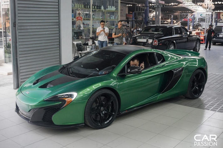 Theo anh Hiếu (chủ garage) cho biết phương pháp sơn lột mang đến rất nhiều lựa chọn cho khách hàng về màu sơn khi có thể pha sơn theo đúng ý muốn, đồng thời có thể tạo ra những “bộ cánh” mang phong cách tán sắc vô cùng độc đáo.