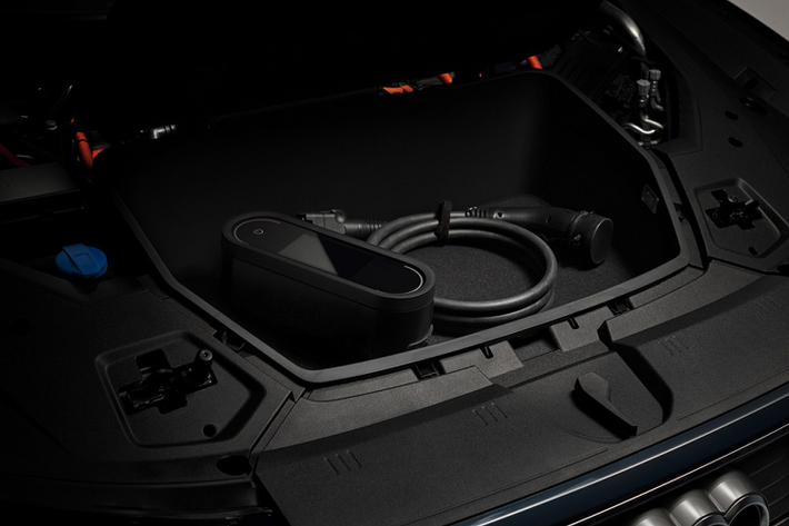 Tại các thị trường khác, SUV điện Audi e-tron Sportback có thêm bản 50 quattro, sử dụng ắc-quy 71 kWh và motor điện sản sinh công suất 308 mã lực và mô-men xoắn 540 Nm.