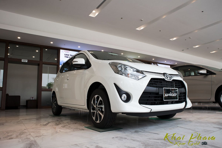 Sau gần 2 năm, mẫu xe cỡ nhỏ Toyota Wigo vẫn chưa trải qua bất cứ nâng cấp nào để bổ sung trang bị tiện nghi cho khách hàng Việt Nam. Điều này khiến người dùng không tỏ ra mặn mà, kể cả những tín đồ của thương hiệu này và mua xe với mục đích kinh doanh dịch vụ.