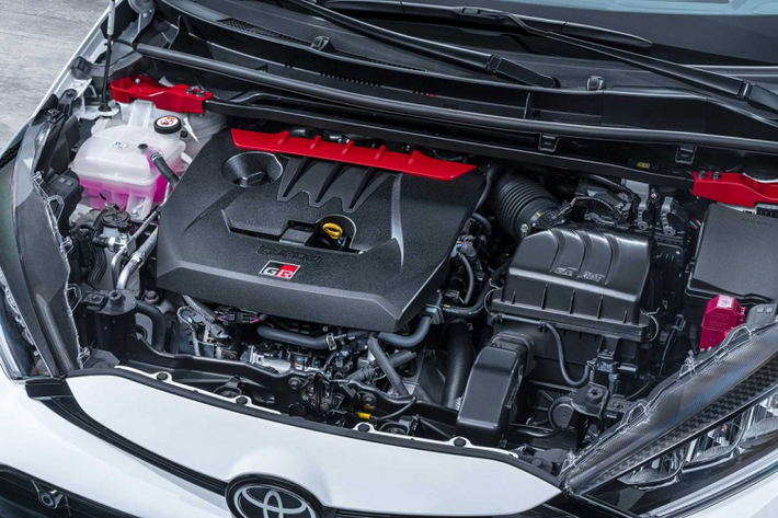 Cung cấp sức mạnh cho GR Yaris là khối động cơ ba xi-lanh, tăng áp, dung tích 1.6 lít, có khả năng tạo ra công suất cực đại 257 mã lực và mô-men xoắn cực đại 360 Nm. Tại thị trường Nhật Bản, xe sẽ có công suất lớn hơn với 268 mã lực và 370 Nm mô-men xoắn. Sức mạnh được truyền đến bánh xe thông qua hộp số sáu cấp.