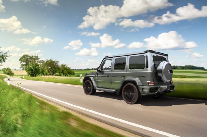Bên cạnh việc "tăng lực" cho siêu SUV Đức, PerformanceMaster cũng bổ sung một vài nâng cấp thẩm mỹ cho G63 với bodykit thân rộng bằng sợi carbon Aersphere gồm gồm phần mở rộng vòm bánh xe, líp trước với bộ chia gió, líp sau với bộ khuếch tán, khe hút gió bổ sung, các thanh cản va trước/sau sửa đổi, đèn ngày LED và đèn cửa mới. Khách hàng có thể mua thêm nhiều tùy chọn khác như phụ kiện mui xe bằng sợi carbon, cánh gió nóc phía trước đi kèm thanh đèn LED phụ trợ và cánh gió sau.