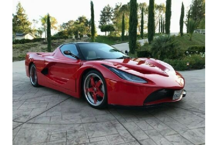 Dạo chơi trên internet và tìm kiếm những chiếc Ferrari nhái, chúng ta có thể tìm thấy vô số ví dụ và đa số đều trông xấu xí đến thảm hại. Tuy nhiên, đôi lúc chúng ta cũng sẽ bắt gặp một thứ như chiếc Ferrari LaFerrari hàng nhái mà có thân phận thật sự là Acura NSX 1992 này đây.