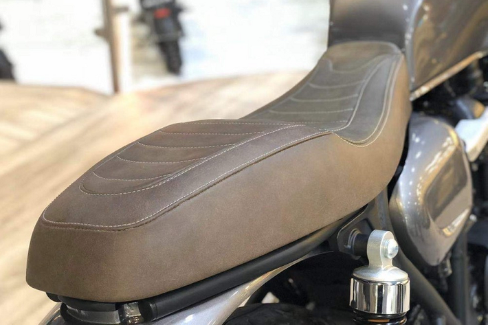 Chính nhờ thiết kế tuyệt đẹp này mà Triumph Bonneville T120 được rất nhiều người ưa chuộng, thậm chí là những người dùng chưa bao giờ quan tâm đến dòng xe cổ điển.