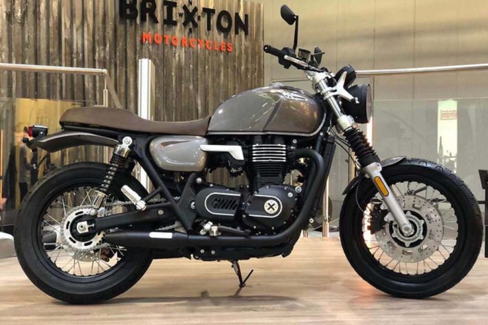 Thương hiệu xe môtô Brixton được liên doanh giữa Trung Quốc và Áo với loạt sản phẩm xe môtô mang kiểu dáng thiết kế hoài cổ, ra đời đúng thời điểm xu hướng chơi và sử dụng xe mang kiểu dáng cổ cực thịnh.