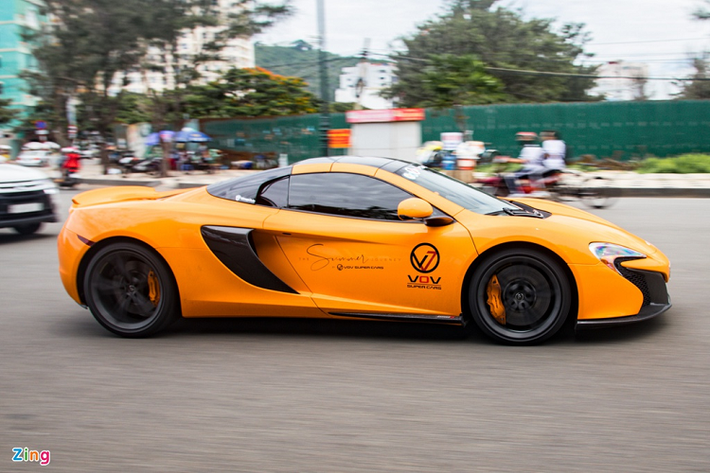 McLaren 650S Spider được chia sẻ khung gầm sợi carbon từ chiếc MP4-12C. Đây là cấu trúc sợi carbon nguyên khối siêu bền và nhẹ, kiểu thiết kế đặc trưng của những chiếc xe do McLaren sản xuất. Theo McLaren, chỉ 25% bộ phận trên 650S được làm mới so với MP4-12C.