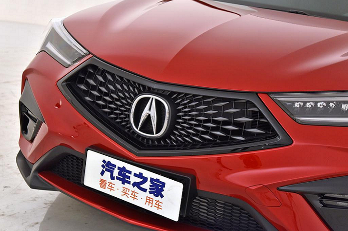 Nâng cấp đáng kể nhất là việc bổ sung phiên bản Acura CDX A-Spec thể thao và ngầu hơn với lưới tản nhiệt và phần viền sơn đen, hốc gió đặt thấp hơn, thêm chi tiết trang trí bằng nhựa.