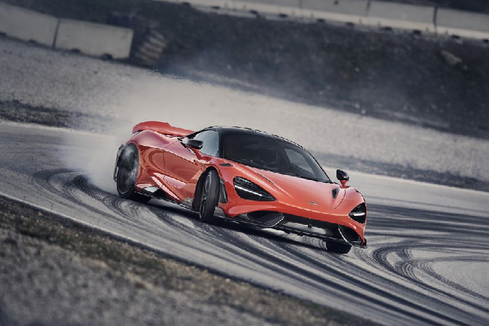 Được thiết lập để trở thành chiếc Longtail tiên tiến nhất, mẫu siêu xe McLaren 765LT mới có thể được coi là một phiên bản nhẹ cân nhưng mạnh mẽ hơn nhiều so với mẫu 720S, vốn đã rất ấn tượng.