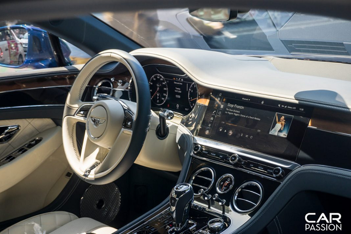 Tuy nhận được nhiều sự thay đổi lớn về mặt ngoại thất, Continental GT First Edition không có nhiều sự xáo trộn ở các thông số kĩ thuật, cụ thể chiều dài x rộng x cao của xe ở mức 4.850 x 1.954 x 1.405 mm. Khác biệt lớn nhất nằm ở việc Bentley đã kéo dài trục cơ sở của phiên bản mới thêm 105 mm lên mức 2.851 mm.