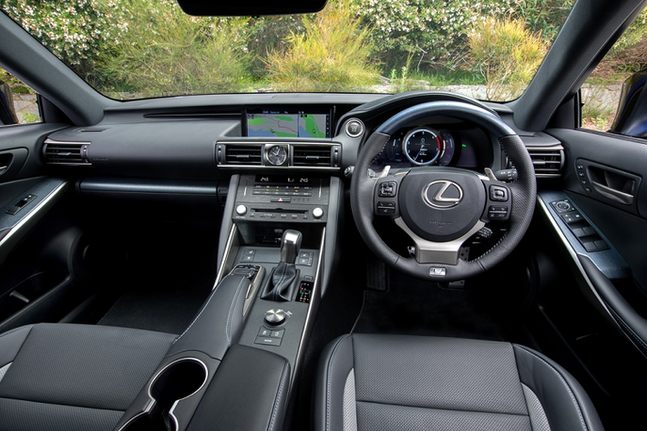 Nội thất của Lexus IS Black Line mới sử dụng tông màu đen/xám độc đáo. Gói cải tiến cho IS 300 Black Line có thêm hệ thống âm thanh 15 loa Mark Levinson trị giá 2.280 USD và cửa sổ trời trị giá 1.425 USD, trong khi đó phiên bản IS 350 Black Line chỉ được trang bị hệ thống âm thanh Mark Levinson.