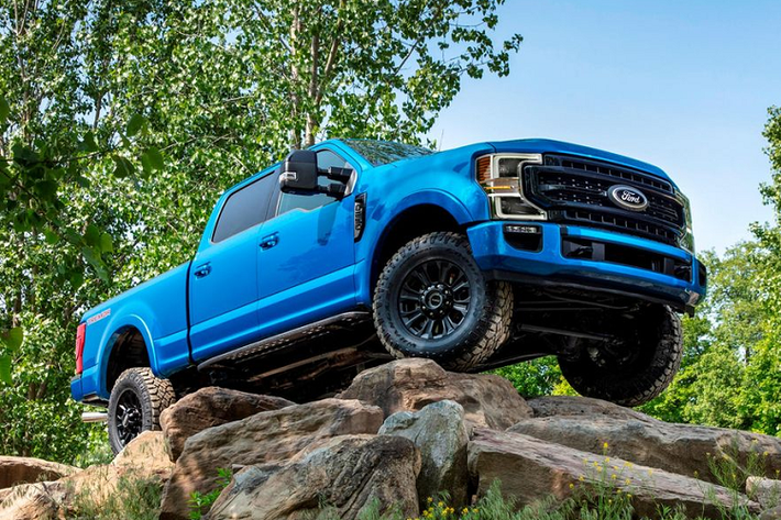 Trong giai đoạn phát triển cả 2 biến thể hybrid và all-electric cho dòng xe bán tải Ford F-150, hãng xe Ford đã và đang đồng thời chế tạo các công nghệ mới để áp dụng trên dòng sản phẩm bán chạy nhất nước Mỹ này.