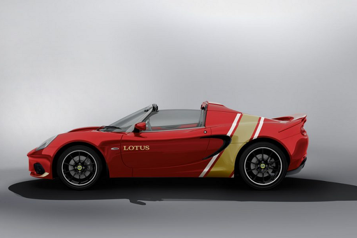 Giá xe Lotus Elise Heritage Edition sẽ được bán ra giới hạn 100 chiếc trên toàn thế giới với mức cao hơn bản tiêu chuẩn 6.350 Bảng Anh (7.830 USD), giá bán tiêu chuẩn của Lotus Elise 220 hiện tại là 57.000 USD.