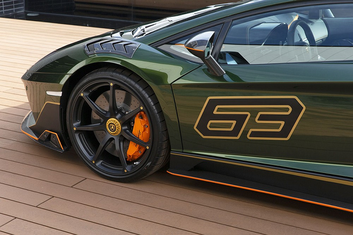 Trên các vòm bánh xe của Lamborghini Aventador S Taiwan Edition có thêm các khe gió rất cá tính nhằm để tạo sự khác biệt so với bản tiêu chuẩn.