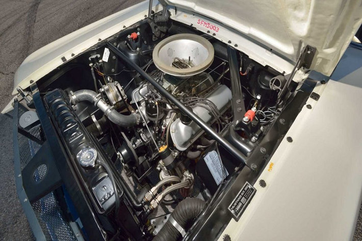 Sau một vài lần hỏng động cơ, chiếc xe được Clawson gửi chiếc xe đến cho hãng xe ôtô Ford. Nhờ sự quan hệ mật thiết với hãng xe này, ông đã đem về được một chiếc Shelby GT350R với khối động cơ của Ford GT40 bên dưới nắp capo.