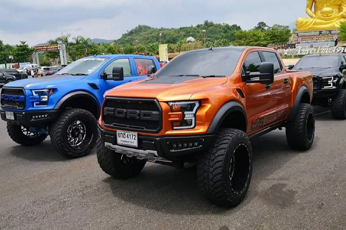 Tuy nhiên, các tay chơi Thái Lan vẫn chưa hài lòng với phong cách hầm hố của Ranger Raptor nên họ đã quyết định độ phong cách F-150 Raptor cho tất cả các phiên bản của dòng Ford Ranger, thậm chí là dòng SUV 7 chỗ Ford Everest để tạo ra những chiếc “Everest Raptor”. Trước đó, Ford Úc – đội ngũ phát triển Ranger Raptor đã hé lộ kế hoạch phát triển Everest Raptor nhưng đến nay kế hoạch vẫn đang nằm trên giấy.