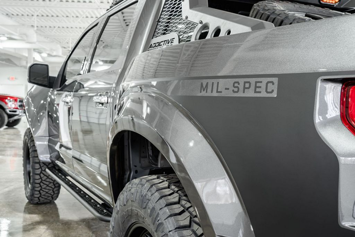 Không chỉ mạnh về hiệu năng, ngoại hình của chiếc F-150 cũng dữ dằn không kém. Cụ thể, nhà độ MSA đã trang bị thêm cho chiếc bán tải bán chạy nhất nước Mỹ hệ thống đèn pha LED, bộ mâm hợp kim 20-inch và lốp LT Nitto Ridge Grappler kích thước 37×13.59R20, hệ thống ống xả kép sơn đen nam tính và bậc lên xuống 2 bên với công nghệ sơn tĩnh điện cao cấp.