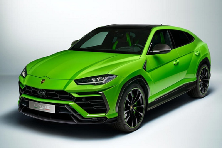 Phiên bản 2021 của dòng siêu SUV Lamborghini Urus mới được nâng cấp về thiết kế và bổ sung màu mới. Đặc biệt, phiên bản mới “'Pearl Capsule” sơn ngoại thất bóng bẩy với mui xe, khuếch tán sau và viền cánh gió sau sơn tương phản cùng nhiều chi tiết đen bóng.