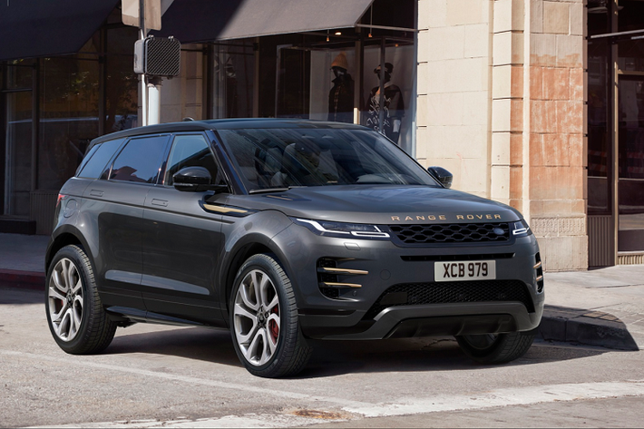Tại Anh, bản nâng cấp Range Rover Evoque 2021 mới có 2 tùy chọn động cơ diesel Ingenium 4 xi-lanh trang bị công nghệ hybrid hạng nhẹ, lần lượt cho công suất 161 mã lực và 197 mã lực.