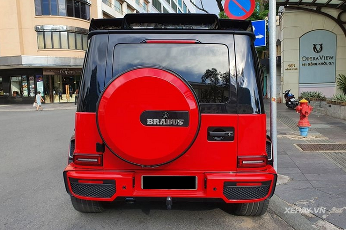Bộ vành Brabus Black Platinum 9 chấu kép 23 inch, bọc gọn trong lốp thể thao Yokohama Advan Sport V105 cũng thuộc gói Brabus 700 Widestar. Hoàn thiện gói Brabus 700 Widestar này là phần nâng cấp động cơ B40-700 giúp "vua địa hình" mạnh tới 700 mã lực, nhưng không rõ chi tiết này có được thực hiện trên các bản độ ở Việt Nam hay không.