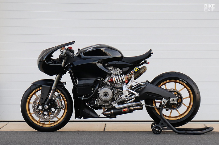Jett cho biết đã tinh chỉnh khối động cơ Superquadro L-Twin của Ducati để nâng công suất từ 157 mã lực thành 165 mã lực. ECU điều khiển được lập trình bởi đối tác Duc Pond Motorsports. Trong khi đó hệ thống ống xả đến từ thương hiệu Werkes USA và lọc gió nâng cấp thành loại hiệu năng cao của K&N.