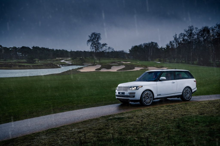 Vào năm 2018, Land Rover tạo cơn sốt khi ra mắt chiếc Range Rover SV Coupe mới hai cửa tại Geneva Motorshow. Chiếc xe độc đáo này nhanh chóng bán được hết 999 chiếc với giá 295.000 USD, tuy nhiên, vì một số lý do về kinh tế, hãng đã phải hủy bỏ phiên bản này của Range Rover để tập trung vào những mẫu xe chủ lực hơn.