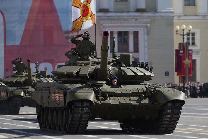 Mỗi kíp xe tăng T-72B3 gồm có 3 người, bao gồm trưởng xe, pháo thủ và lái xe. Đội tuyển xe tăng của Quân đội Nhân dân Việt Nam có 4 kíp tham dự cùng các chuyên gia kỹ thuật và các huấn luyện viên hỗ trợ thi đấu. Ảnh: Sputnik News.