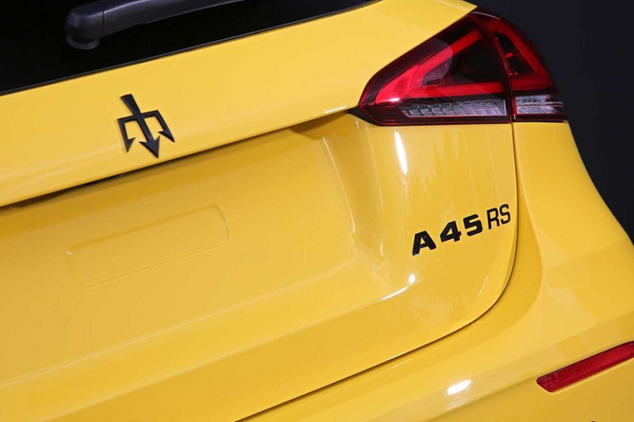 Cụ thể, dự án RS 525 mang tới cho chiếc hot hatch Mercedes-AMG A45 S một bộ tăng áp mới, sự tinh chỉnh trong cách thức hoạt động của động cơ cũng như phần mềm kết nối tới hộp số 8 cấp li hợp kép của xe.