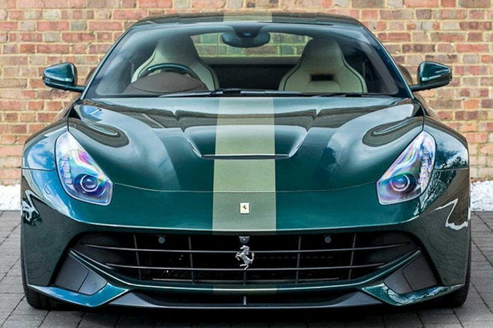 Siêu xe Ferrari F12 Berlinetta không phải là cái tên quá xa lạ với các đại gia Việt khi đã có không dưới 5 chiếc xuất hiện tại Việt Nam.