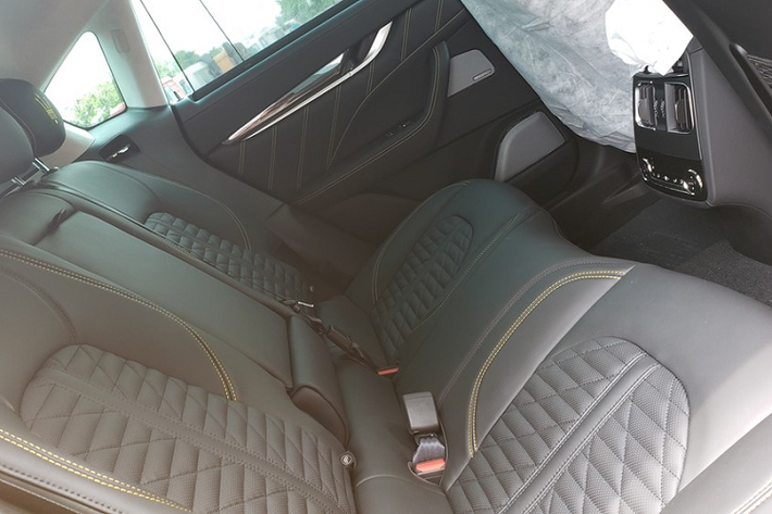 Ngoại hình SUV hạng sang Maserati Levante Trofeo được đồn đoán của Minh Nhựa có thiết kế dữ dằn và hầm hố hơn rất nhiều so với Maserati Levante. Chẳng hạn như hốc gió trước hoàn toàn mới, cản va trước thiết kế lại. Xe sử dụng đèn pha Full Matrix LED. "Trái tim" này có có thể sản sinh công suất tối đa 590 mã lực tại vòng tua máy 6.250 vòng/phút và mô-men xoắn cực đại 730 Nm.