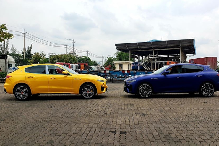 Thay đổi của Maserati Levante Trofeo ở ngoại hình còn có logo cây đinh ba có dòng chữ Trofeo, hốc hút gió cơ bắp với lớp lưới kiểu tổ ong, nắp capô mới có thêm hốc gió carbon, bộ mâm bằng nhôm 22 inch đồ sộ. Đây là bộ vành la-zăng có kích cỡ lớn nhất từng được lắp đặt cho một chiếc Maserati.