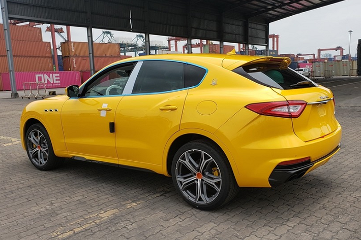 Như vậy, sau khi bán đi 1 cặp SUV hàng khủng là Lamborghini Urus và Range Rover đời mới, Maserati Levante Trofeo rất có thể chính là chiếc SUV mới nhất gia nhập vào bộ sưu tập siêu xe của Minh Nhựa. Nhiều khả năng doanh nhân 8X này cũng sẽ sớm đón thêm một chiếc SUV khủng khác là Rolls-Royce Cullinan.