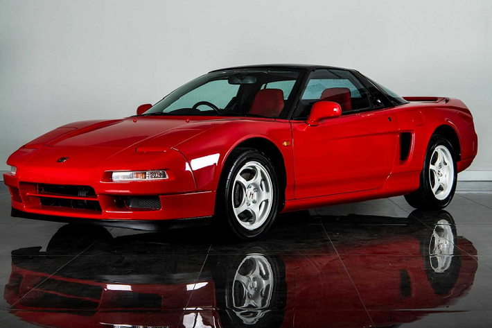 Mẫu xe thể thao Honda NSX Type R được sản xuất dành riêng cho thị trường nội địa Nhật Bản. Đối với những người yêu thích dòng xe JDM (xe nội địa Nhật), Honda NSX là mẫu xe mang tính biểu tượng. Trong khi đa số các mẫu xe JDM đều được đưa ra quốc tế thì Honda NSX Type R chưa bao giờ ra khỏi biên giới Nhật Bản.