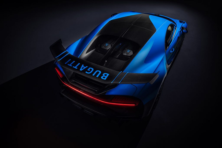 Hãng siêu xe Bugatti sẽ chỉ ra mắt và bán ra 16 chiếc Chiron Pur Sport và sẽ bắt đầu được sản xuất từ cuối năm 2020. Giá xe Bugatti Chiron Pur Sport là 3,2 triệu Euro chưa bao gồm thuế.