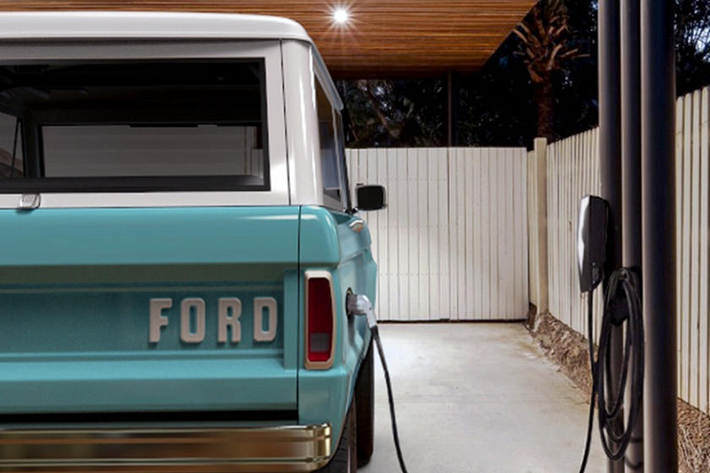 Năm ngoái, Zero Labs Automotive tung ra bản chạy điện Ford Bronco mang phong cách hoài cổ với thân xe bằng sợi carbon cao cấp. Năm nay, startup này giới thiệu phiên bản rẻ hơn làm bằng chất liệu thép.
