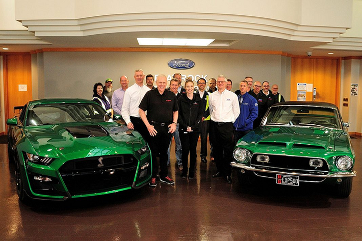 Nói về việc chọn màu sơn này, ông cho biết mình chọn Green Hornet cho chiếc Ford Shelby GT500 2020 mới là vì màu sơn này đã được sử dụng trên chiếc Shelby EXP500 “The Green Hornet” được hãng sử dụng để làm thử nghiệm vào những năm 60.