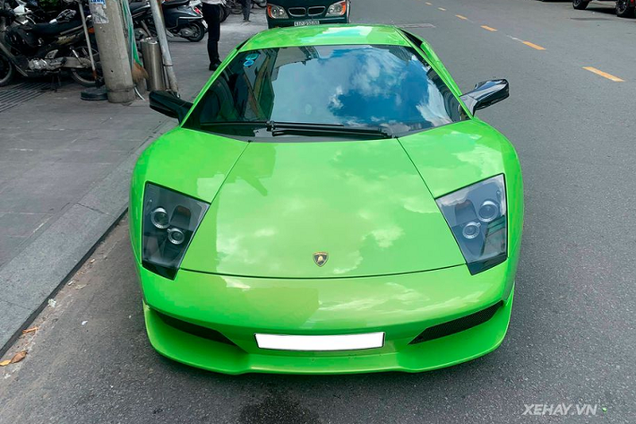 Về nguồn gốc, chiếc Lamborghini Murcielago LP640 màu xanh cốm trong bài viết được xem là một trong số những siêu xe đổi chủ nhiều nhất làng siêu xe Việt với ít nhất 4 lần thay đổi người "cầm cương". Trước đó, siêu xe này từng được một đại lý tư nhân chào bán với mức giá gần 10 tỷ đồng.