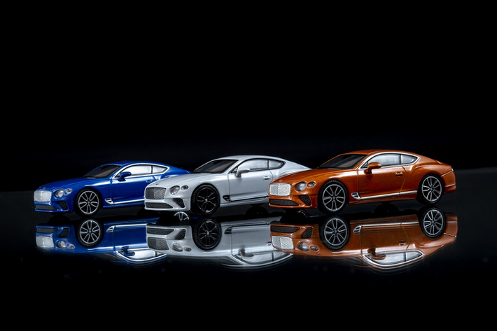 Bentley Continental GT thực tế sở hữu động cơ W12 6.0L, sản sinh công suất 626 mã lực tại 6.000 vòng/phút và mô-men xoắn cực đại 900 Nm tại vòng tua 1.350-4.500 vòng/phút. Tại Việt Nam, Continental GT có giá bán khoảng 25 tỷ đồng.