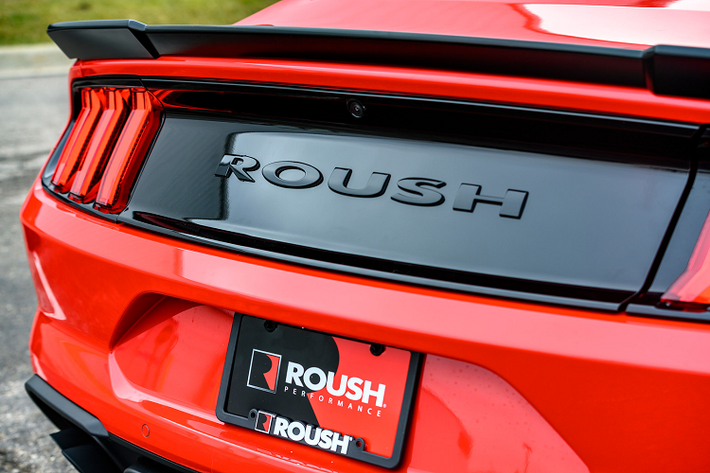 Về khả năng vận hành, Roush đã nâng cấp hệ thống treo MagnetRide trên Ford Mustang thế hệ mới và tự tinh chỉnh lại hệ thống này.