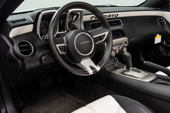 Người bán lưu ý rằng xe đã có một vài chi tiết được sơn lại như vỏ động cơ, khe gió làm mát, ống xả cat back hiệu Magnaflow...