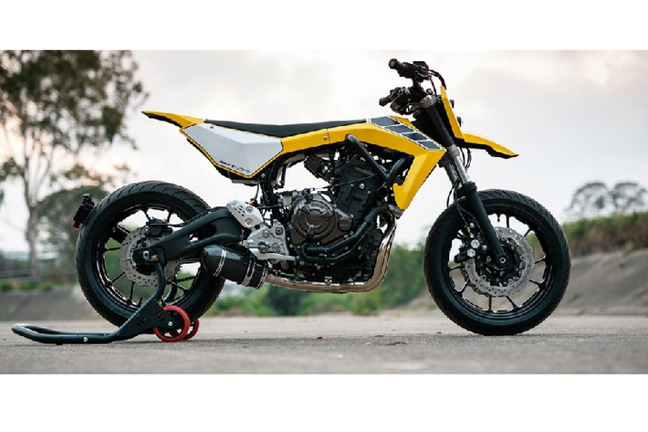 Sức mạnh của mẫu xe naked-bike Yamaha MT-07 đến từ khối động cơ xylanh đôi, 4 thì, DOHC, dung tích 689 cc, làm mát bằng dung dịch, sản sinh công suất 73,5 mã lực tại tua máy 9.000 vòng/phút và mômen xoắn cực đại 68 Nm tại tua máy 6.500 vòng/phút. Theo Yamaha Nhật Bản, Yamaha MT-07 ABS 2019 sẽ được bán ra thị trường với giá 776.000 Yên, tương đương 165 triệu đồng.