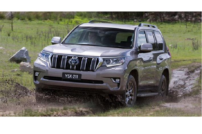 Động cơ trên kết hợp với hộp số tự động 6 cấp thay cho loại hộp số sàn 6 cấp cũ. Dù mạnh hơn nhưng động cơ này lại tiết kiệm nhiên liệu hơn với con số trung bình giảm từ 8 lít/100 km xuống 7,9 lít/100 km. Ngoài ra, Toyota Land Cruiser Prado 2021 mới tại thị trường Úc còn được trang bị hệ dẫn động 4 bánh, hệ thống lái thủy lực Variable Flow Control (VFC) và bộ lọc dầu tiêu chuẩn. Xe có bình dầu chính 87 lít, bình dầu phụ 63 lít và khả năng kéo 3 tấn.